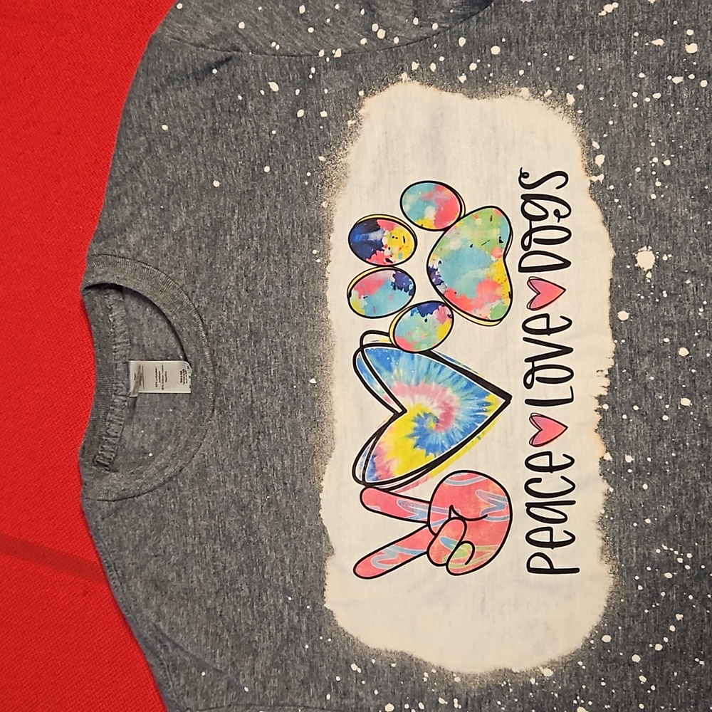 GILDAN 'Peace Love Dogs' multicolor graphic tee gray Medium faux splatter - Picture 2 of 6